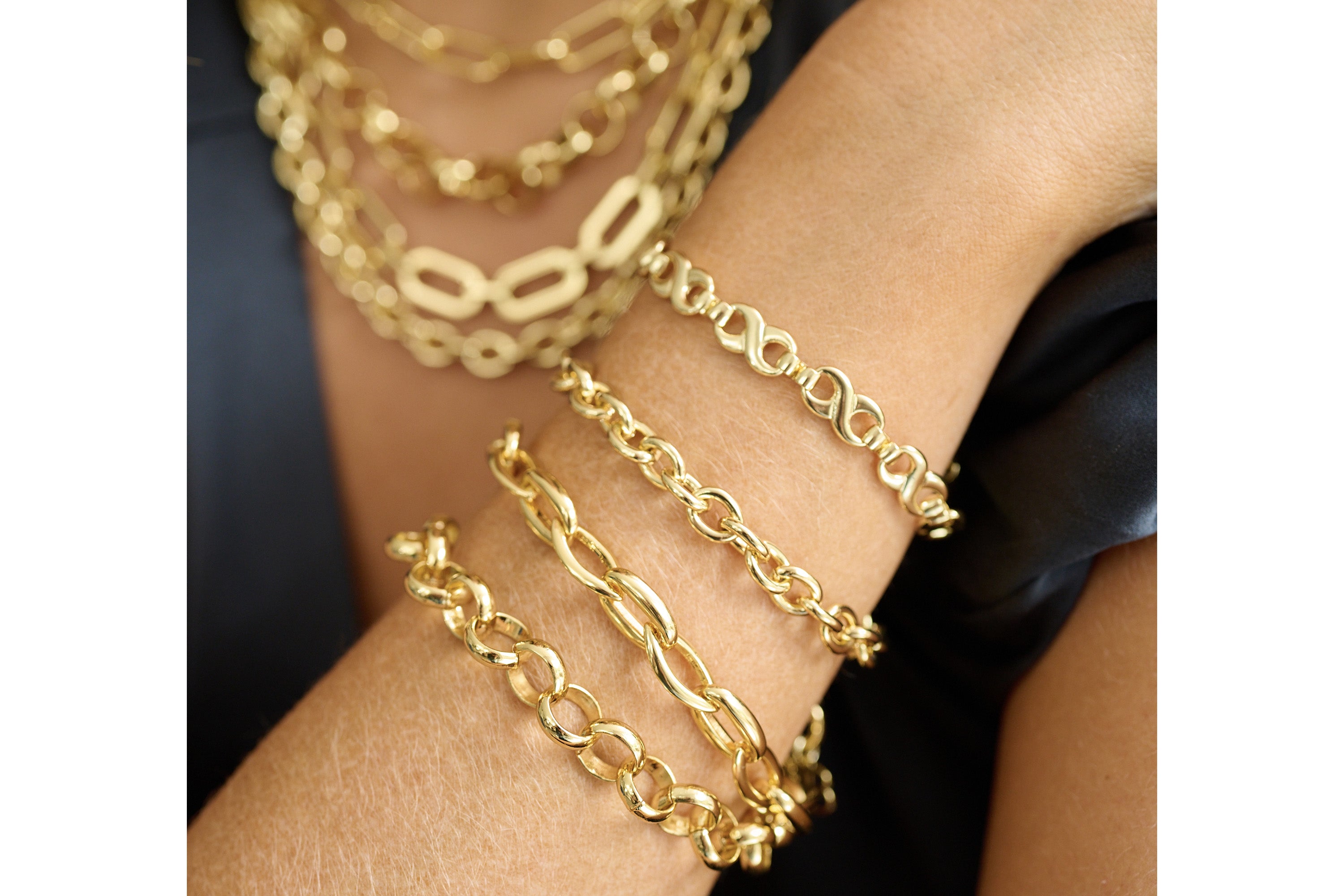 Link Circular Gold Chain Bracelet