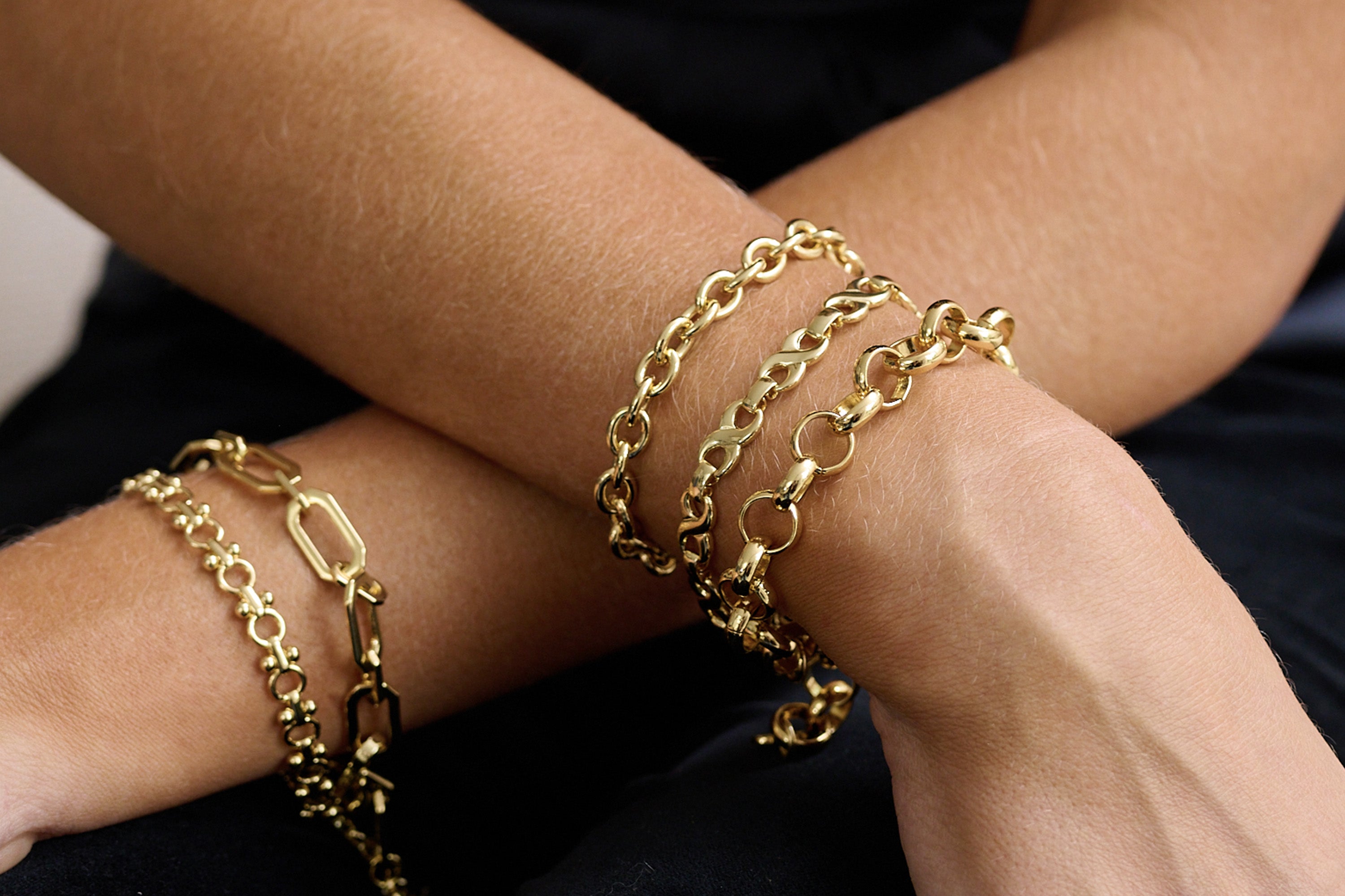 Link Circular Gold Chain Bracelet